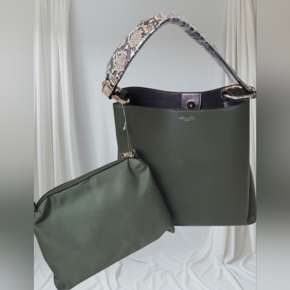 Stylish Green Handbag with Snakeskin Handle - Picture 1 of 5